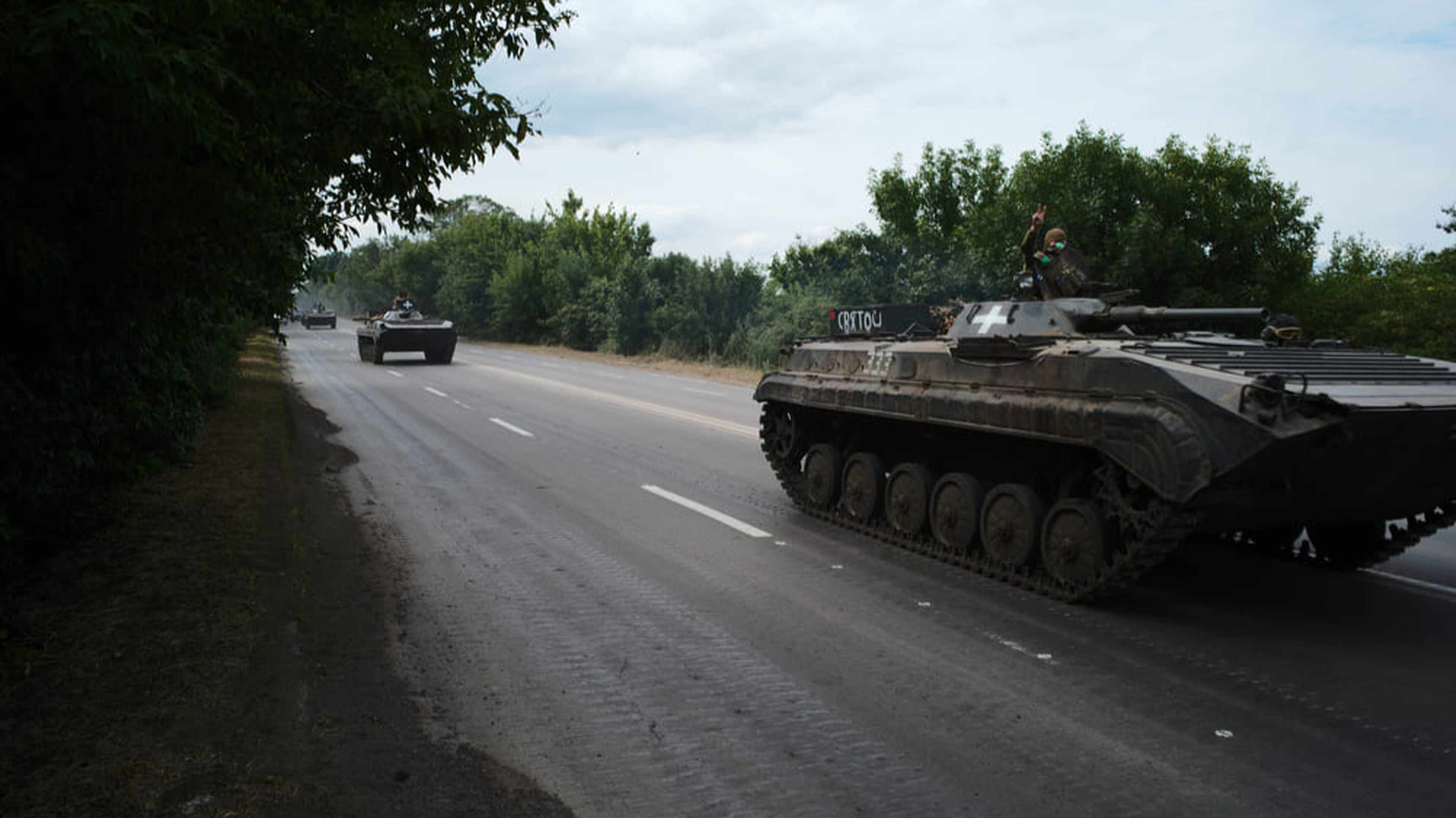 Chars ukrainiens en route vers le front 