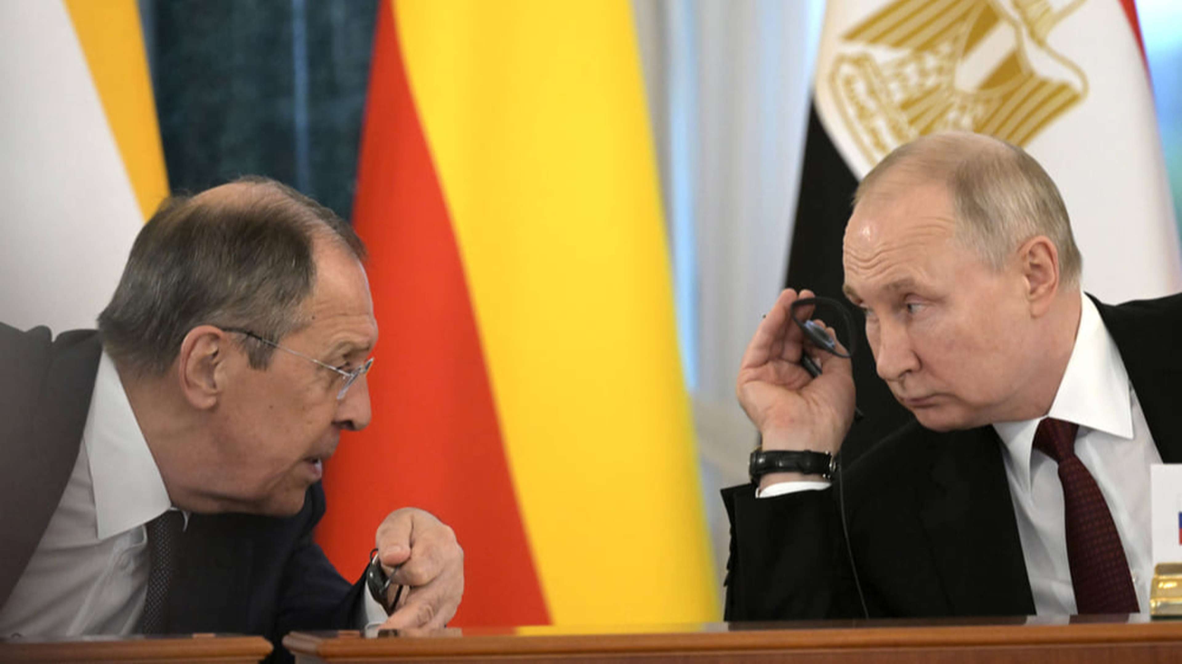 Vladimir Poutine et Sergueï Lavrov dans un sommet avec des dirigeants africains le 17 juin 2023